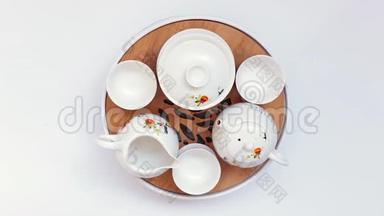 白色<strong>中国传统</strong>茶具，放大白色背景。